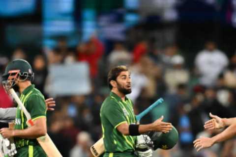 Watch TV hosts’ brilliant dance live on air to celebrate Pakistan’s T20 win over New Zealand