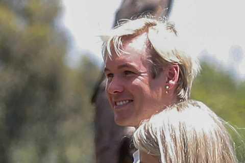 Hollywood star famous for playing WikiLeaks founder Julian Assange makes transformation into sports icon for biopic
