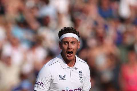 Stuart Broad’s stunning late double leaves first Ashes Test on a knife edge ahead of mouthwatering final day