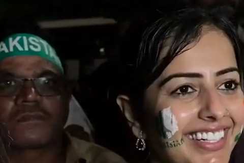 Sweet Moment: Cricket Fan Shows Love for Virat Kohli Despite Rivalry